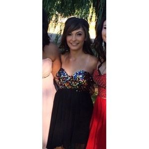 DRESS.